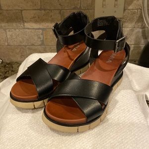 MIA Lauri black wedge sandles